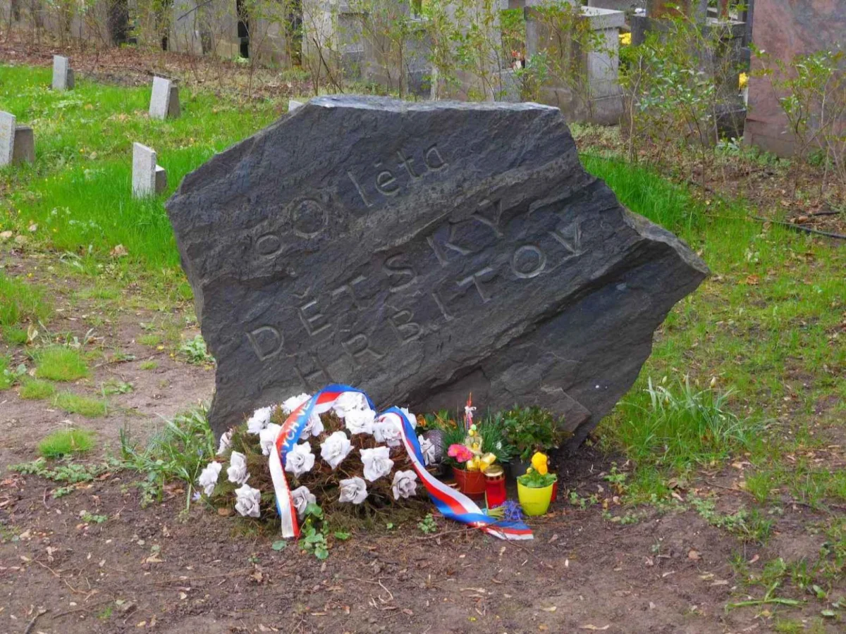 StB tajila zrůdné praktiky celá desetiletí. Dozorci kradli děti odsouzeným matkám, jiné končily na utajeném hřbitově