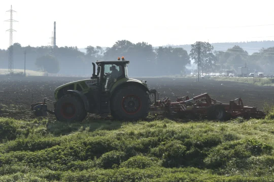 Ceny v průmyslu v Česku klesají už rok, v zemědělství v lednu druhý měsíc v řadě