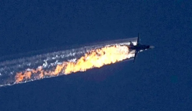 VIDEO: Turci přišli o stíhačku F-16, její trosky dopadly na dálnici