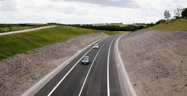 Deset tisíc za metr? Město odmítlo koupit pozemky pro obchvat, věří ve vyvlastnění