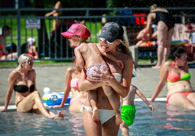 I dvojnásobek tropických dní, méně sněhu. Klima v Česku projde výraznou proměnou