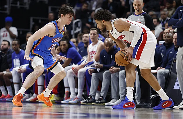 Detroit porazil oslabené basketbalisty Oklahoma City a střídá je v čele NBA