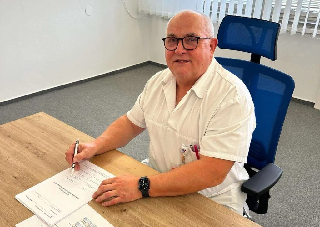 Ředitel znojemské nemocnice dostal nůž na krk. Ve lhůtě musí vyřešit odchody lékařů, jinak končí