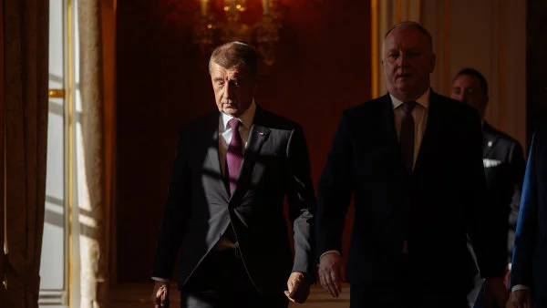 Ministerstvo chystá odpověď Bruselu ohledně Babišova střetu zájmů. Řeší to, protože tam chodí ty anonymy, říká premiér