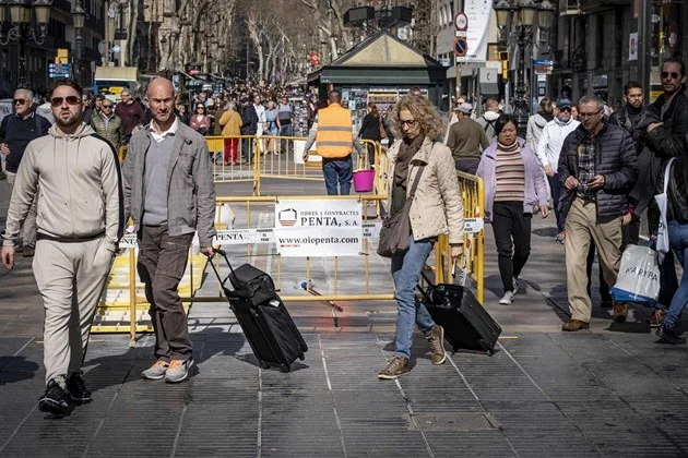 Dostupné bydlení zaplatí návštěvníci. Barcelona zdvojnásobí turistickou daň