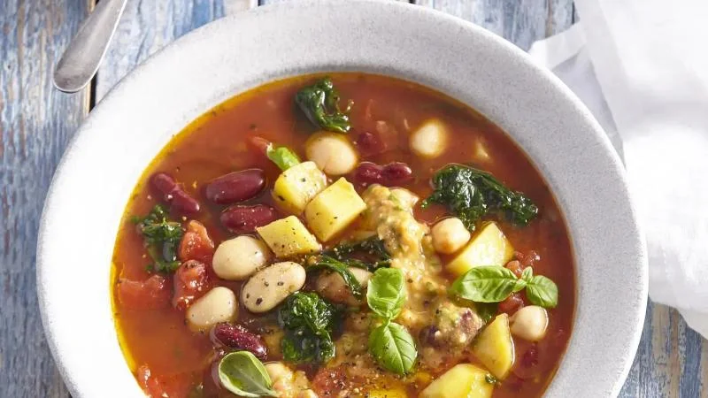 Středomořská fazolová polévka