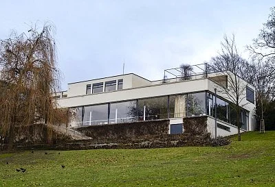 Z brněnské vily Tugendhat udělali osvoboditelé stáj pro koně