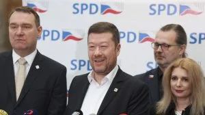 Německá krajní pravice se chlubí fotkami z české sněmovny. Díky přátelům z SPD