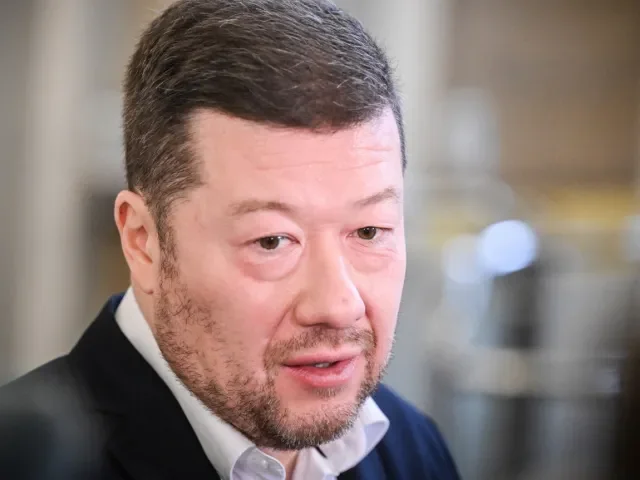 Okamura přijde do Otázek Václava Moravce. Na pozvánku České televize čekal devět let