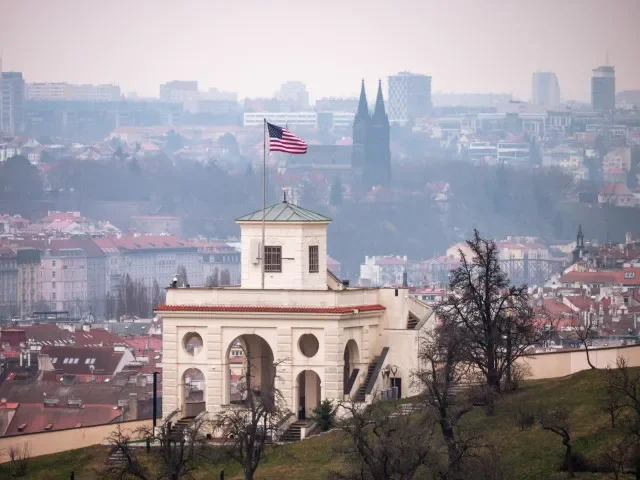USA opouštějí rekordní počty Američanů a usazují se v jiných zemích. Líbí se jim i v Česku - Domácí Echo24.cz článek na Media24.cz