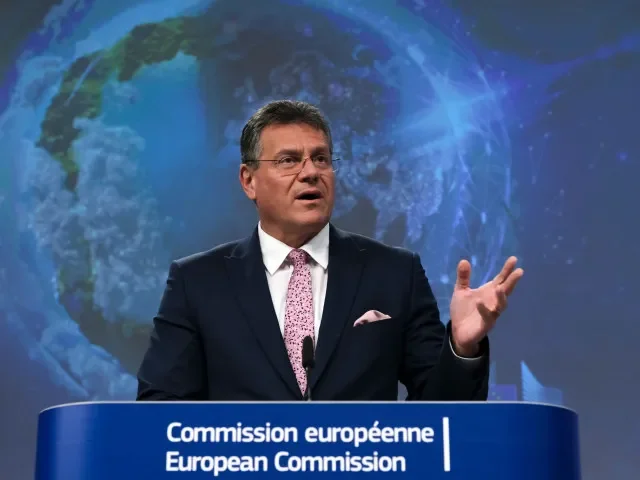 Čína o parník napřed? Její výroba se rovná EU a USA dohromady, říká Komise a chce měnit WTO