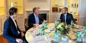 Íránskému režimu odbíjí poslední hodinka. A nebo jde zase jen o peníze…