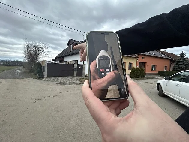 Nejen nadměrný hluk. Po dostavbě D1 u Přerova přišli lidé o mobilní signál