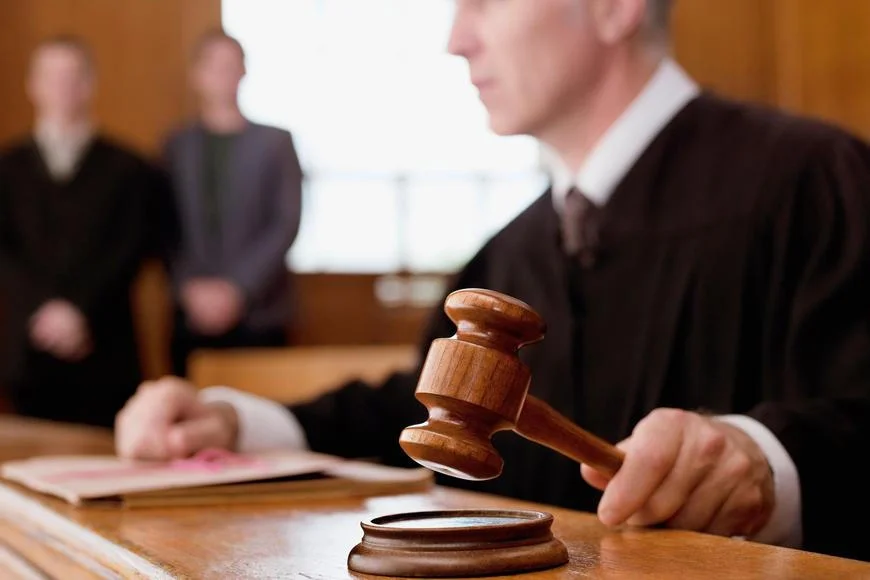 Soud vyhověl návrhu na ukončení léčby seniora odsouzeného za terorismus