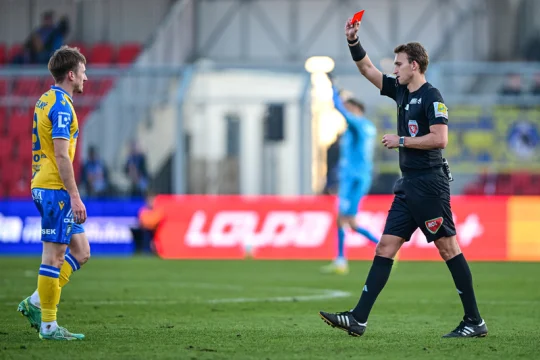 Fotbalisté Pardubic remizovali s Teplicemi, oba týmy dohrávaly v deseti