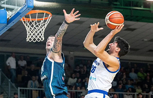 Věděli jsme o Češích všechno, pochvaloval si slovinský kouč. Bartoň nic nevzdával