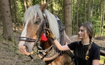 Lesní mechanizátorka Zuzana: Práce není jen o síle, ale i o soustředění, technice a respektu k přírodě