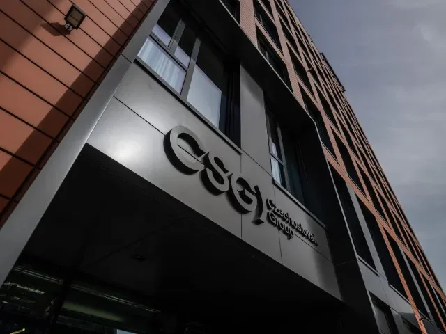 Akcie CSG po pěti týdnech na burze opět stoupají. Společnost od úpisu oznámila několik mezinárodních partnerství