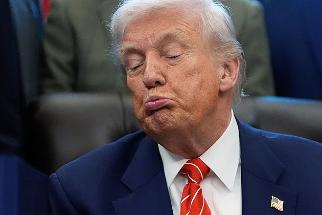 Trump potřebuje bleskovou kapitulaci Íránu. Má málo raket a volby jsou za rohem