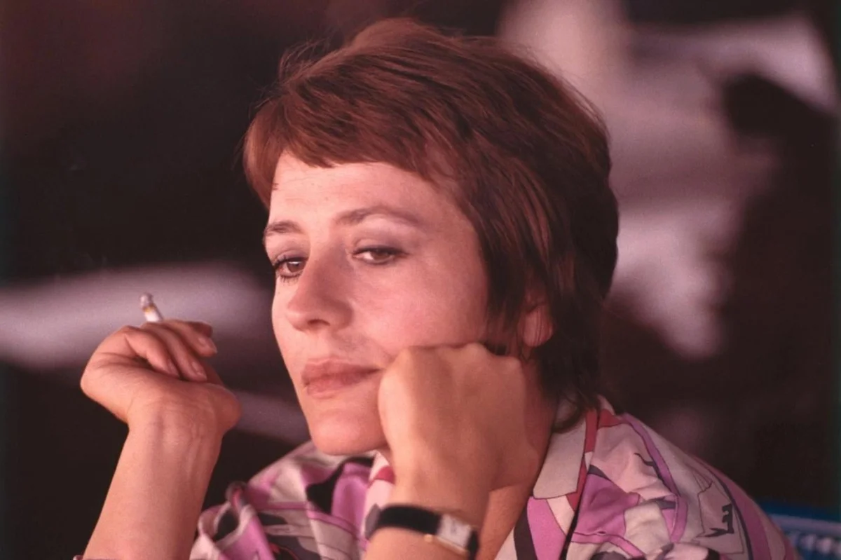 Herečka Annie Girardotová byla porodní asistentkou. Její zářivou kariéru nakonec zničila krutá nemoc