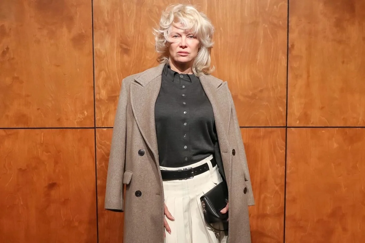Pamela Anderson hvězdou fashion weeku v New Yorku: Její „neučesaný“ look je novým hitem mezi trendy účesy