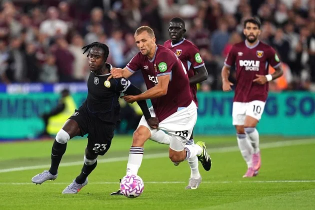 Hrozí konec i Součkovi? West Ham se topí ve ztrátě, bude muset prodávat