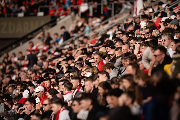 OBRAZEM: Přes osm tisíc lidí na béčkovém derby. Jak Eden fandil neokoukaným