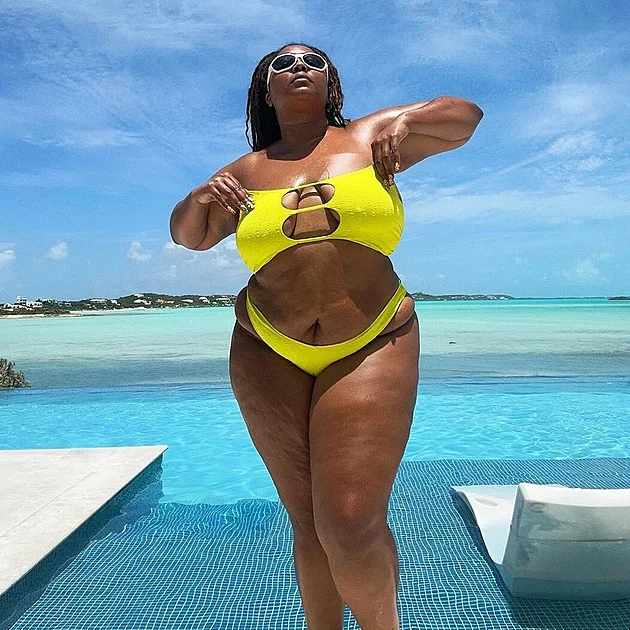 Každá černá žena není Precious, vzkazují Hiltonové. Zaměnila herečku se zpěvačkou