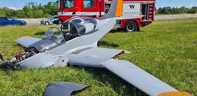 Tragická havárie sportovního letadla u Panenského Týnce. Pilot nepřežil