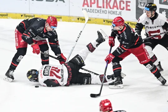 Hokejisté Hradce Králové a Sparty se utkají v extralize o první čtyřku