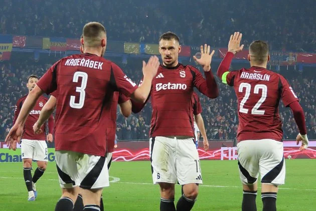 Drsné emoce u gólu Haraslína. Sparťan viděl ofsajd Kadeřábka, experti se hádali