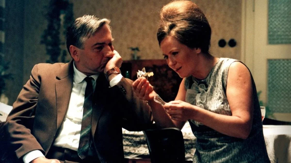 Vybavíte si scénu "Vyderžaj, pijaněr!" v Pelíšcích? Je v ní zásadní logická chyba s proudem. Chytrým to dojde rychle