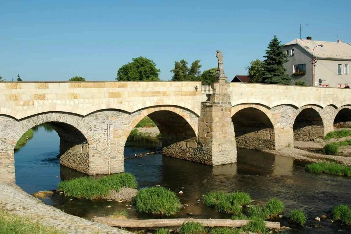 Tomuto městu se přezdívá české Benátky. Žádné davy ani hluk, jen voda a historie. Češi o něm nevědí
