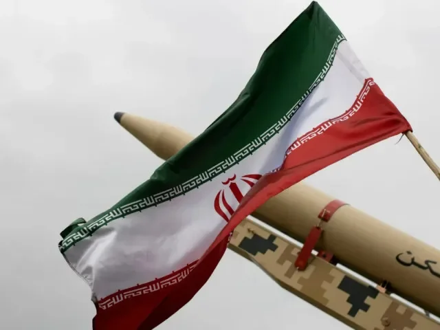 Írán pokračuje v útocích na Izrael i další státy, výbuchy se ozývají v Dubaji, Dauhá i Manámě