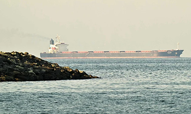 Doprava přes Hormuzský průliv je minimální, hrozí výrazné zdražení ropy