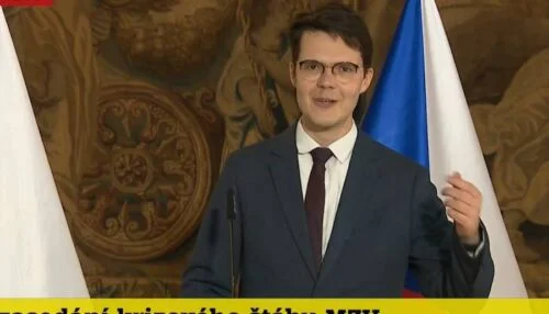 Šetření na ministerstvech už se projevuje. Mluvčí MZV v živém vysílání zastínil samotné sdělení