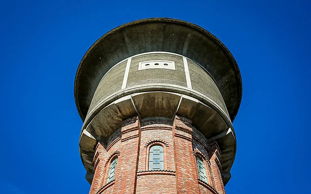 Novými jihočeskými památkami jsou cihlová škola i vodojem navržený Kotěrou