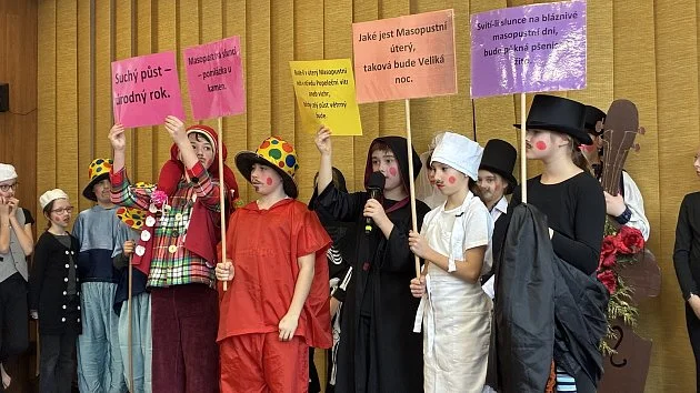 Masopust spojil generace: Žáci z Drahotuší potěšili seniory tradicí i radostí - Domácí Denik.cz článek na Media24.cz