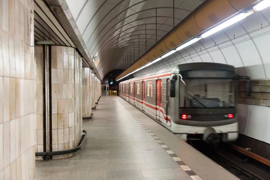 Metro v Praze srazilo člověka, provoz na části linky C je zastavený