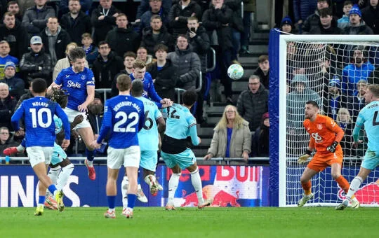 Everton porazil 2:0 Burnley, na domácím hřišti zvítězil po třech měsících