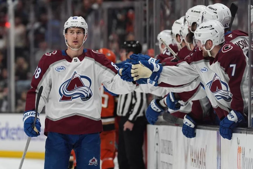 Nečas nezastavuje, tentokrát ostrou ranou překonal i reprezentačního parťáka Dostála