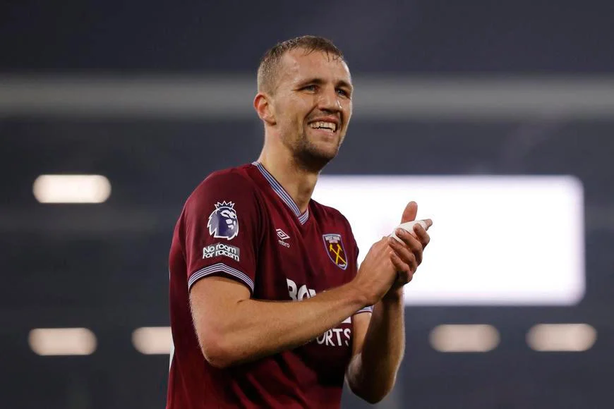 Souček: prý legenda Premier League. Zase je úplně všude. A jako jediný potěšil děti - Fotbal Aktualne.cz článek na Media24.cz