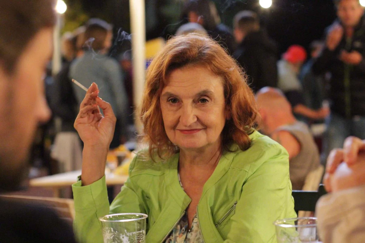 Eva Holubová po operaci mozku zhubla 23 kilo. Můj vztek se proměnil v opovržení, komentuje politické dění