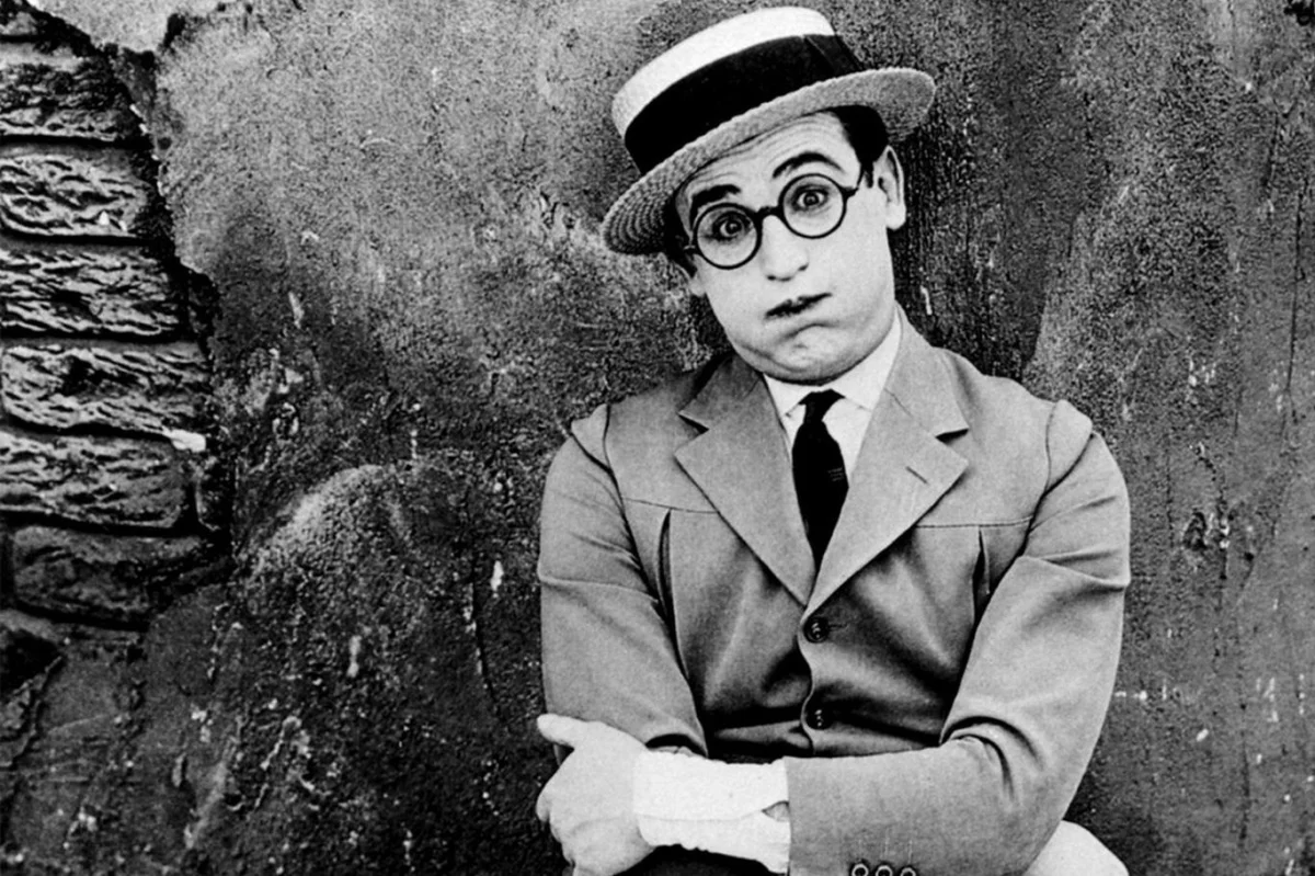 Harold Lloyd: Vynikající akrobat se při natáčení nenechával zastupovat dublérem a riskoval tak svůj život - Kultura kvety.cz článek na Media24.cz
