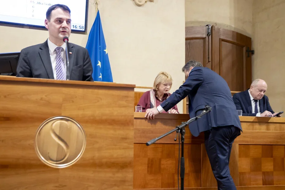 Ne všichni Češi chtějí zpět. Macinka: V oblasti konfliktu zůstávají menší skupiny - Zprávy Ekonomickydenik.cz článek na Media24.cz