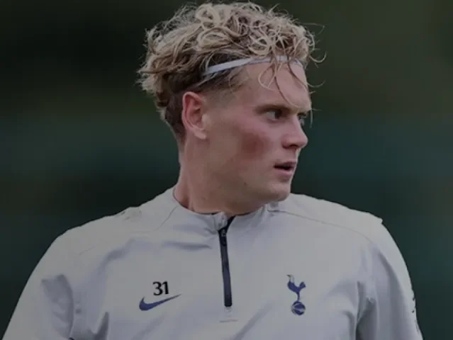 „Ponížení.“ Sportovní svět řeší chyby Kinského v Lize mistrů. Trenér ho stáhl už po 17 minutách