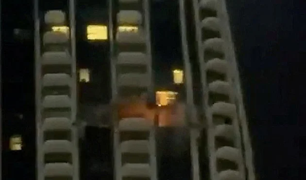 Dron zasáhl čtvrť v Dubaji, dalším útokům čelí Saúdská Arábie, Kuvajt i Omán