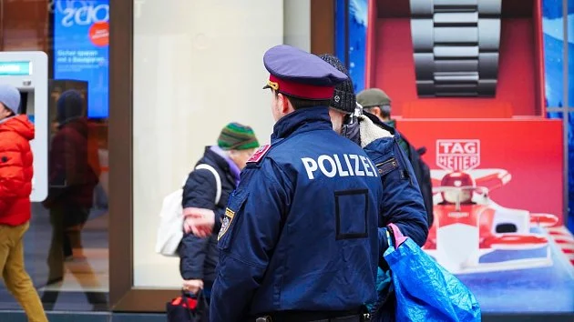 Útok nožem v Rakousku: Jeden muž nepřežil, druhý utrpěl vážná zranění