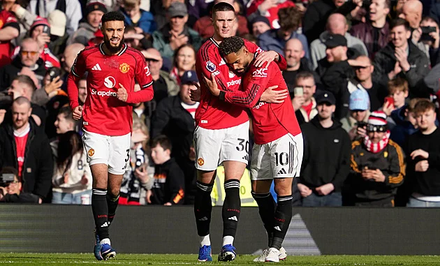 ONLINE: Manchester United hraje s Aston Villou, večer Liverpool přivítá Tottenham - iDnes.cz článek na Media24.cz