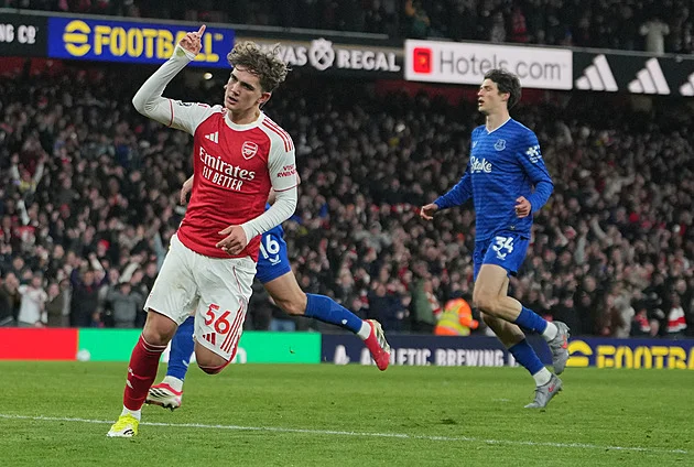 U laviček dítě stálo... Fotbal baví příběhy teenagerů. Kdo hrál ligu už ve dvanácti?